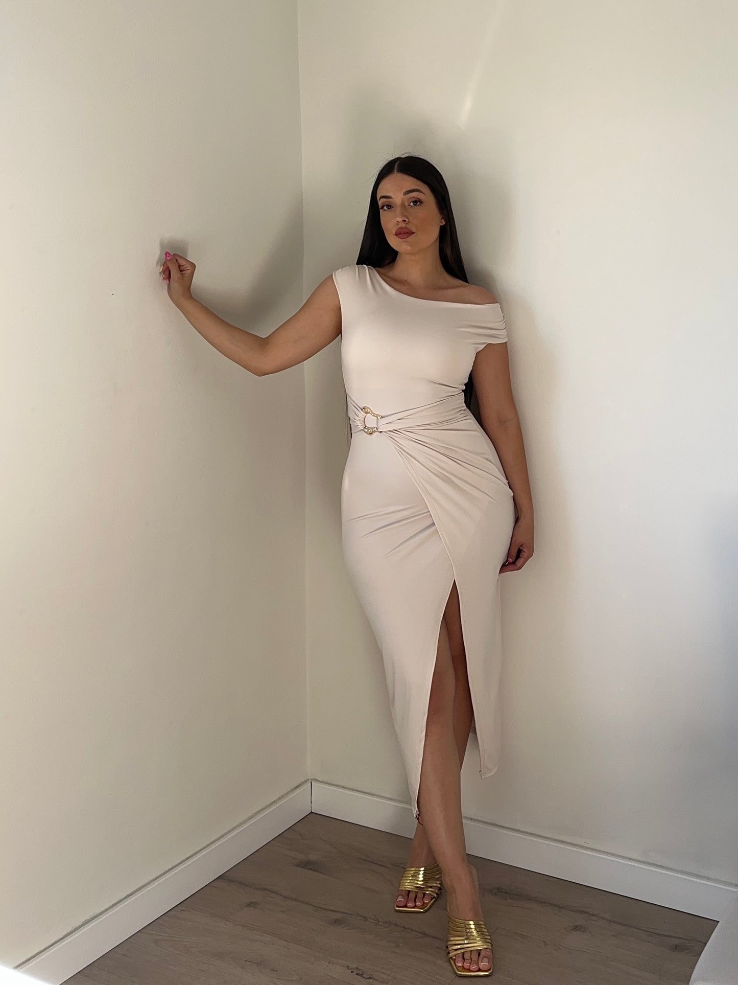 VESTIDO MIDI DRAPEADO APLIQUE