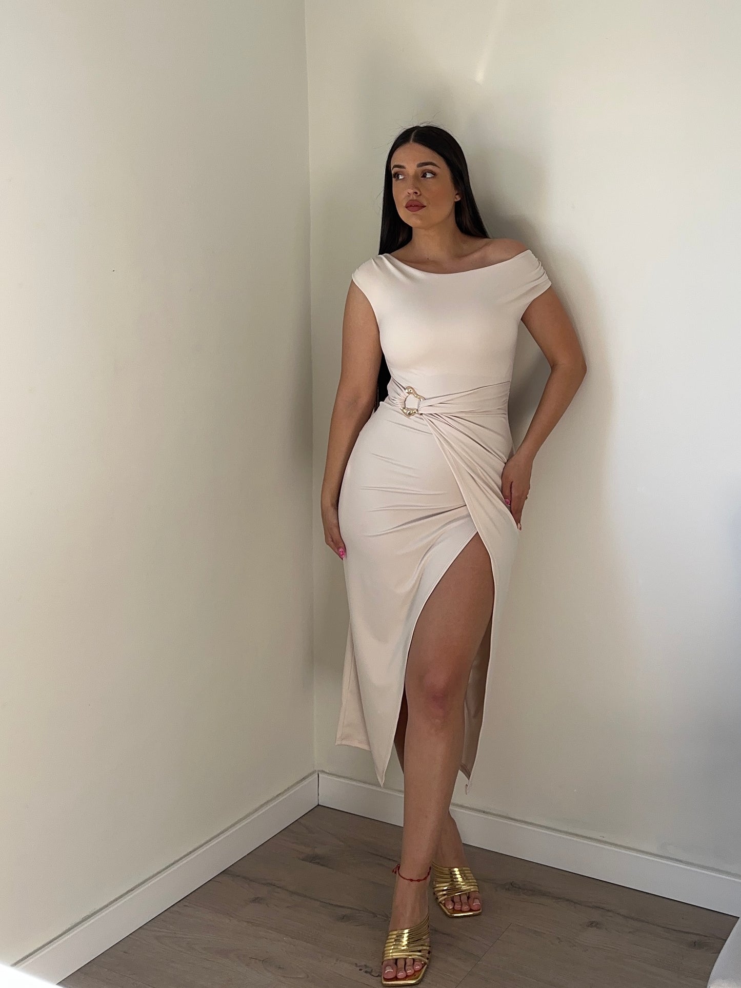 VESTIDO MIDI DRAPEADO APLIQUE