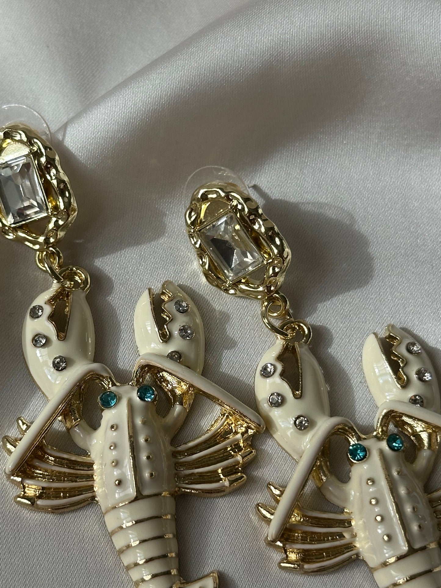 PENDIENTES LANGOSTA BLANCA