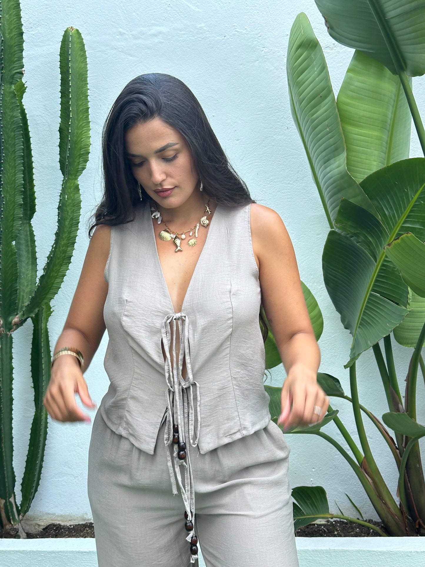 CONJUNTO CHALECO ABALORIOS MADERA