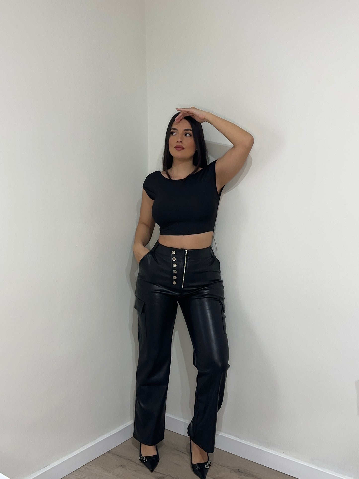 PANTALÓN EFECTO PIEL