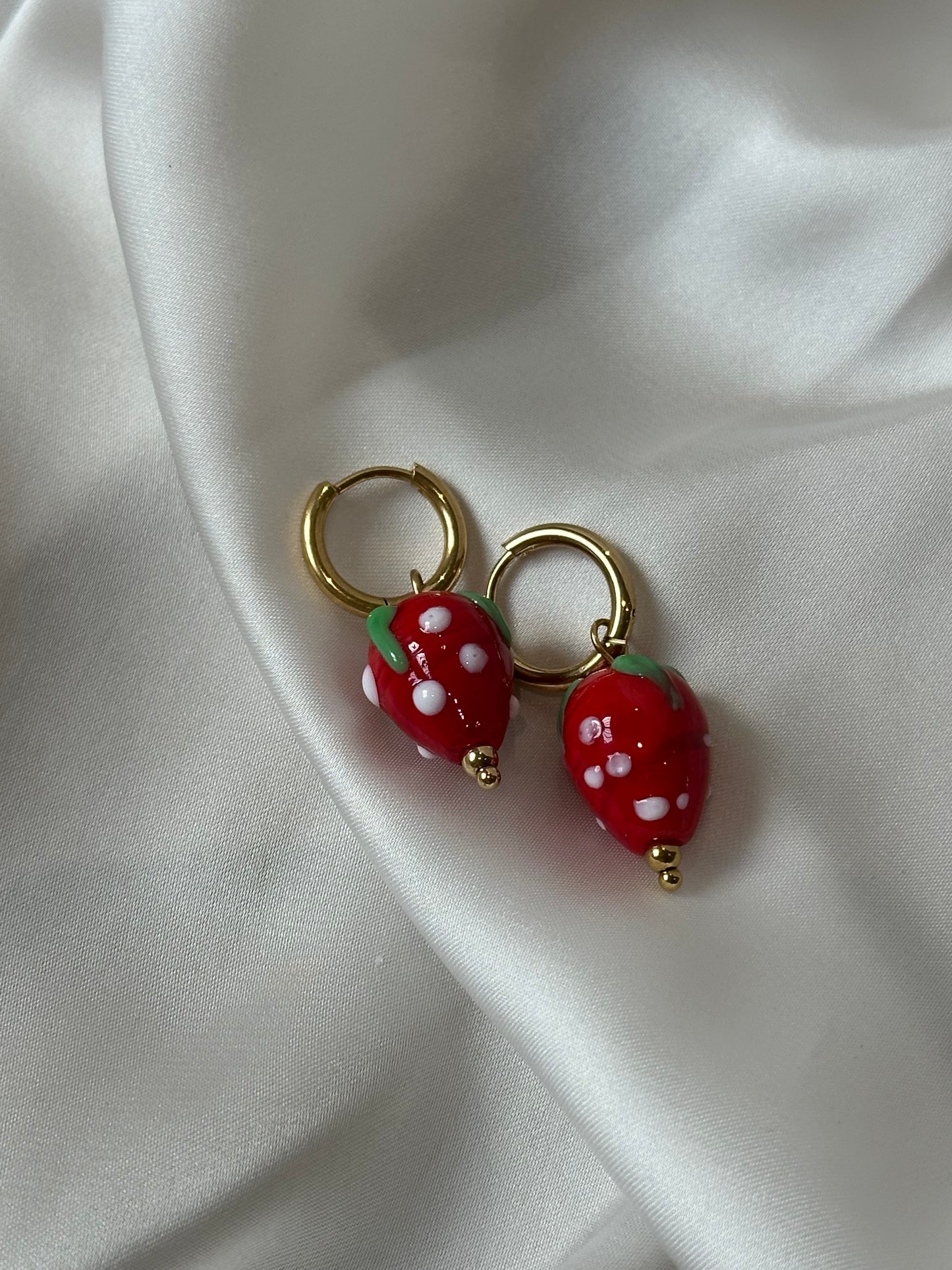 PENDIENTES FRESAS