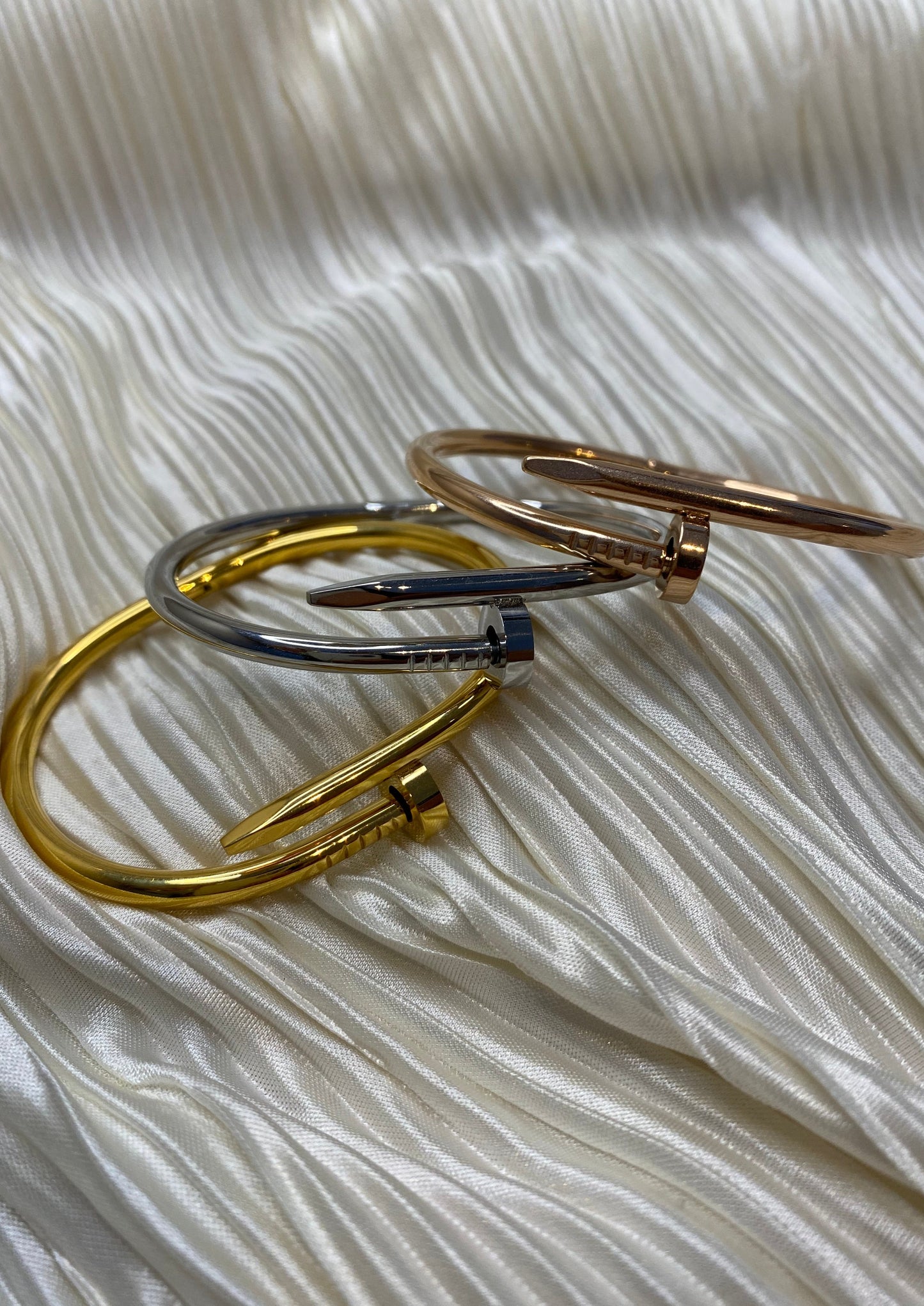 PULSERA CLAVO