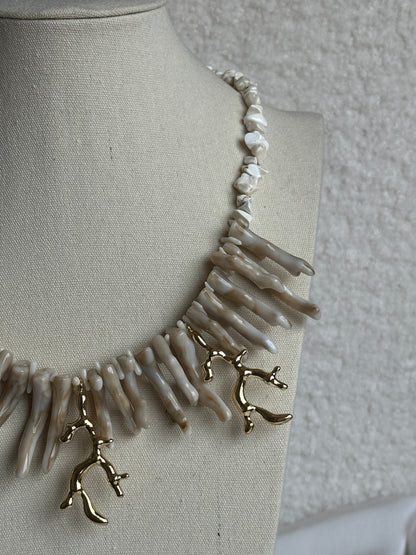 COLLAR CORAL DORADO