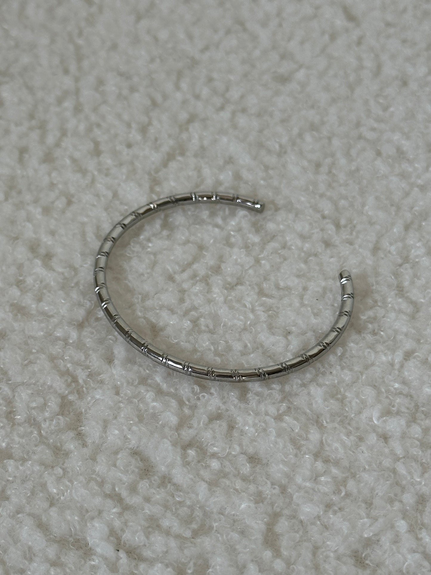 BRAZALETE RÍGIDO GRABADO