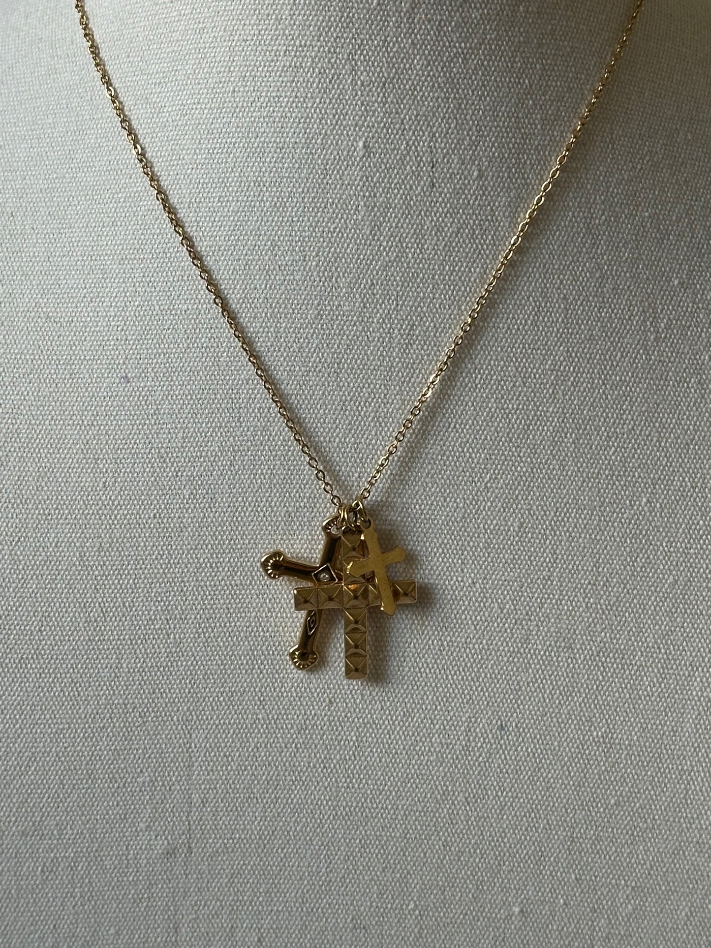 COLGANTE CRUCES