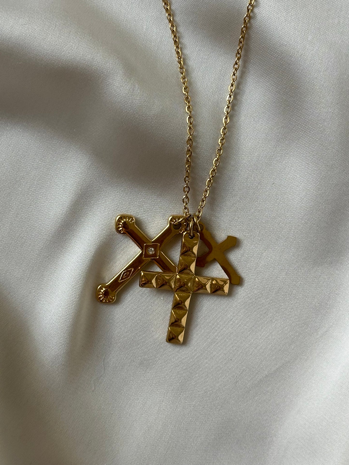 COLGANTE CRUCES