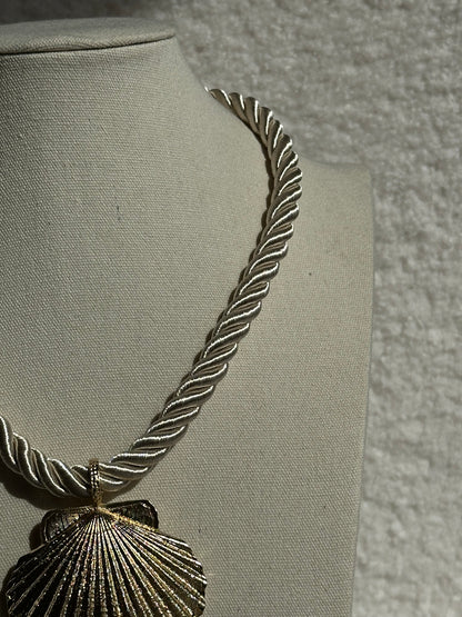COLLAR CORDÓN CONCHA