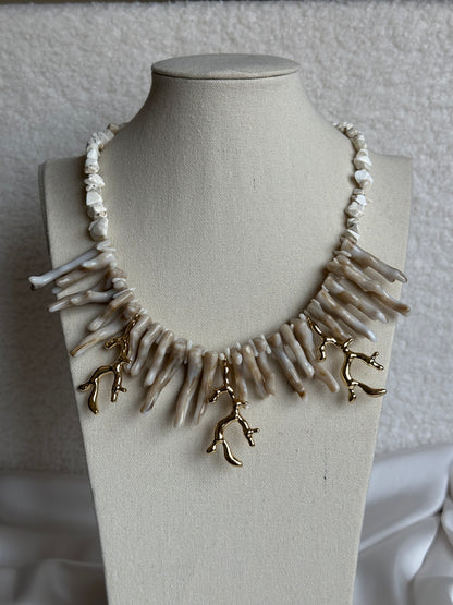 COLLAR CORAL DORADO