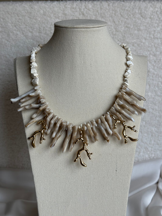COLLAR CORAL DORADO