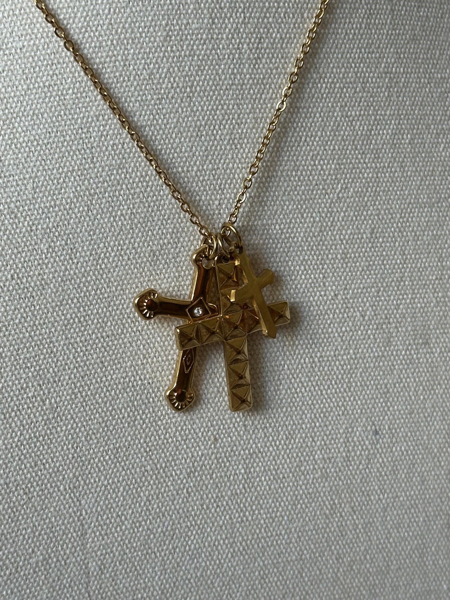 COLGANTE CRUCES