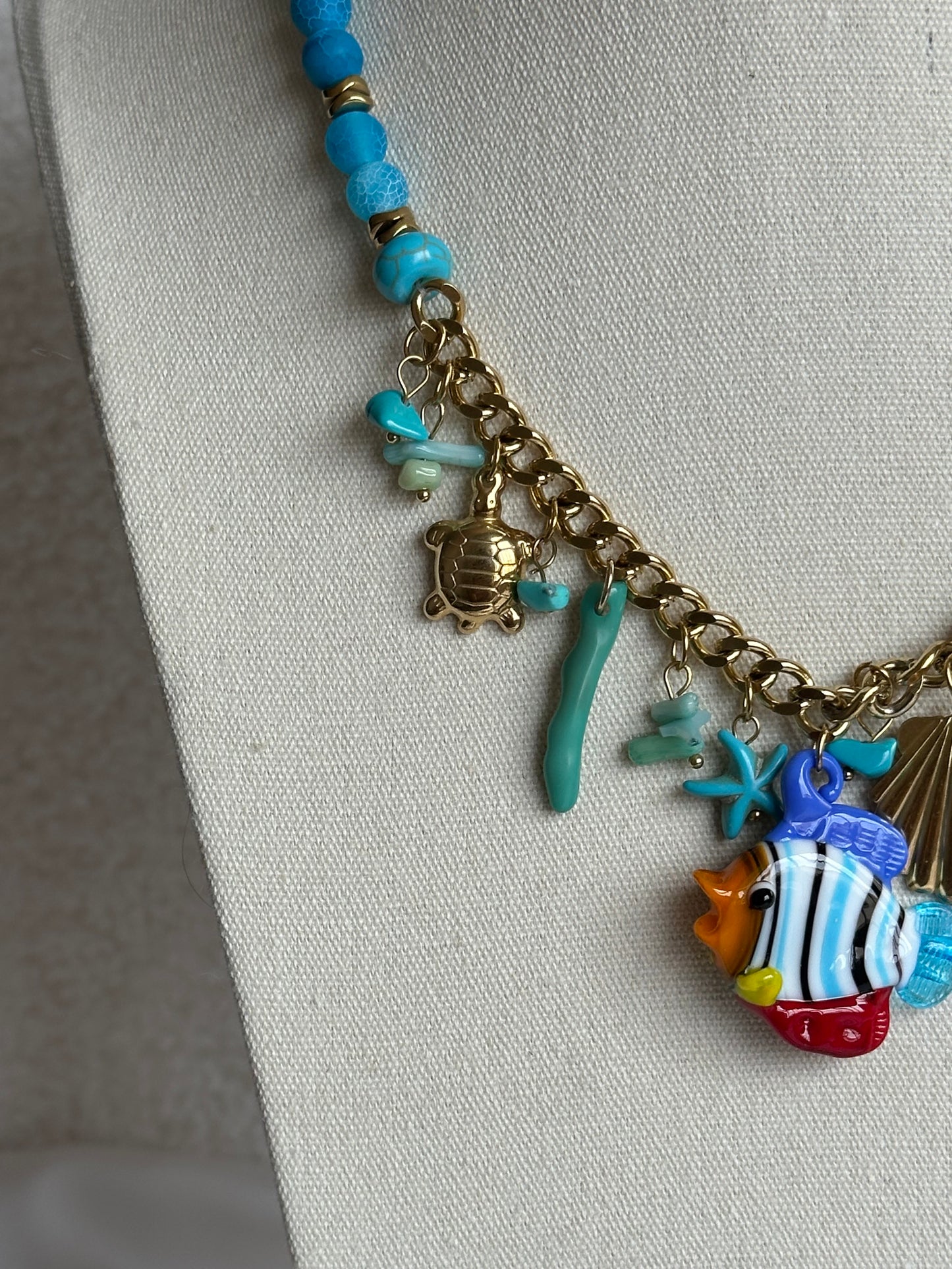 COLLAR AZUL PEZ