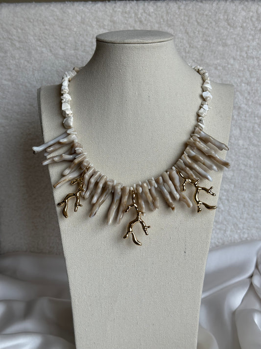 COLLAR CORAL DORADO