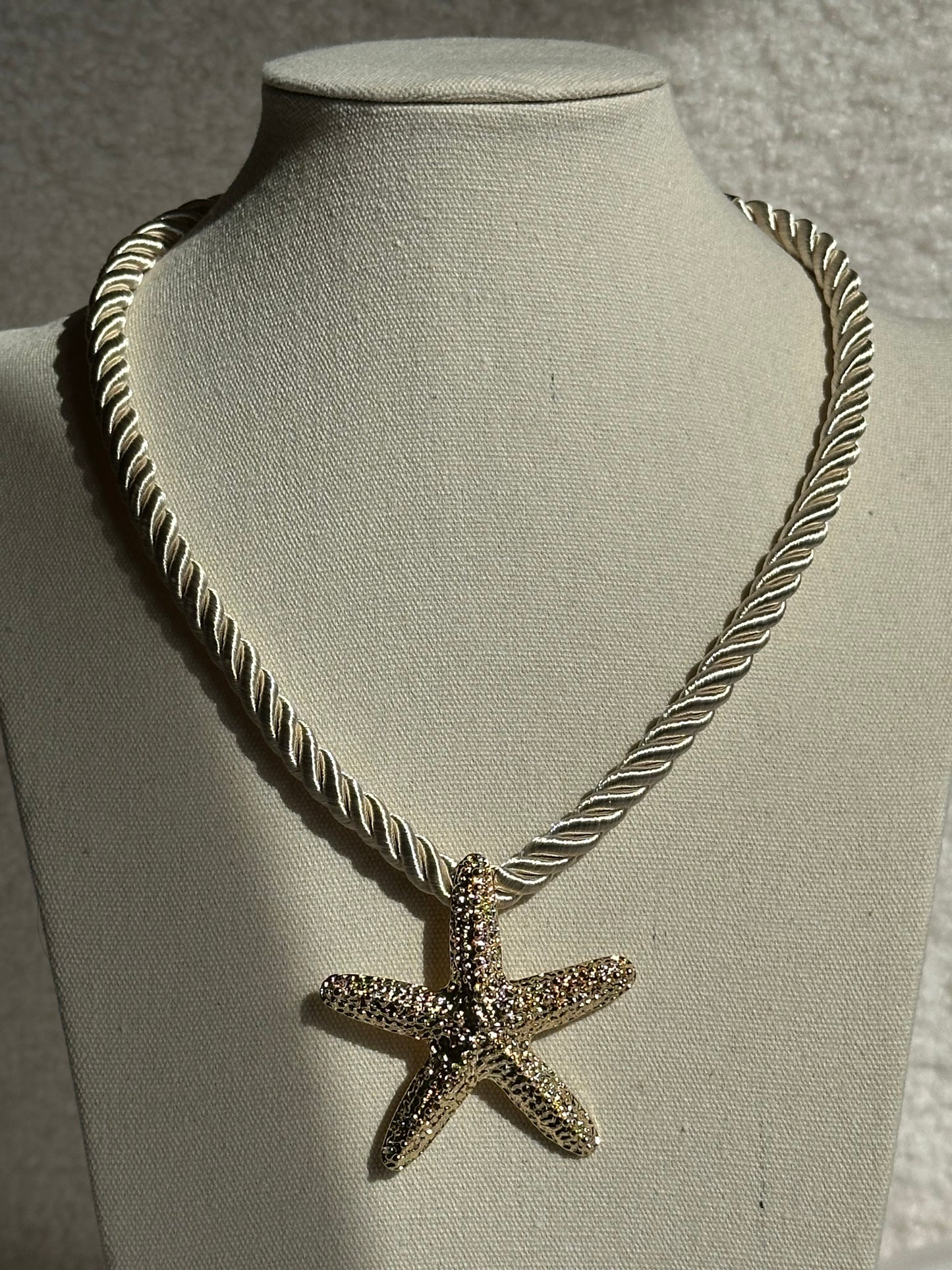 COLLAR CORDÓN ESTRELLA