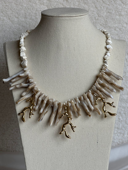 COLLAR CORAL DORADO