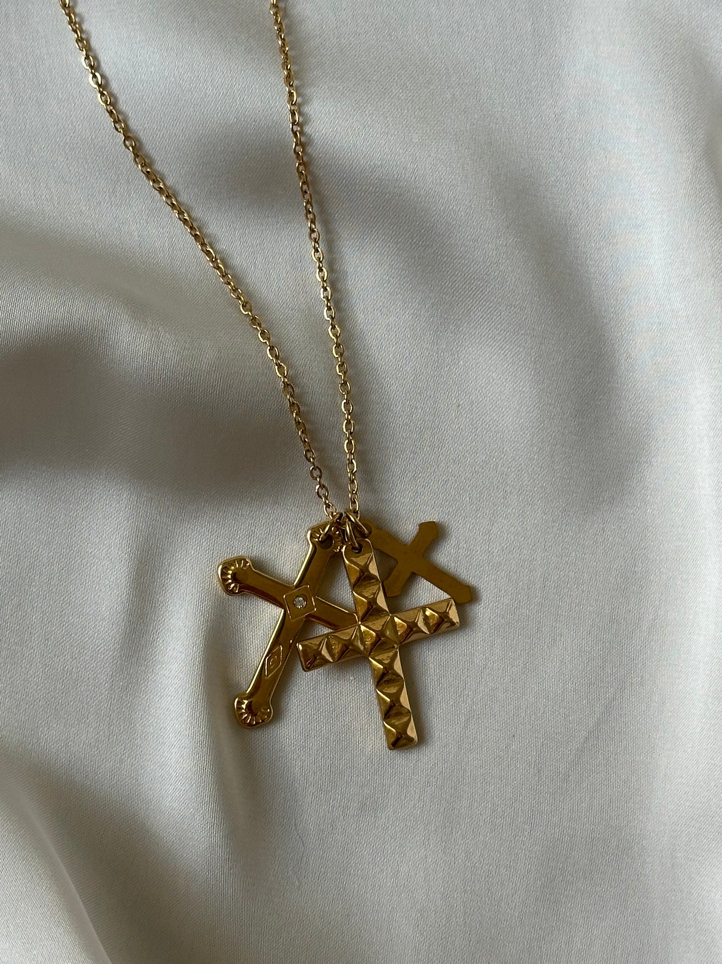 COLGANTE CRUCES