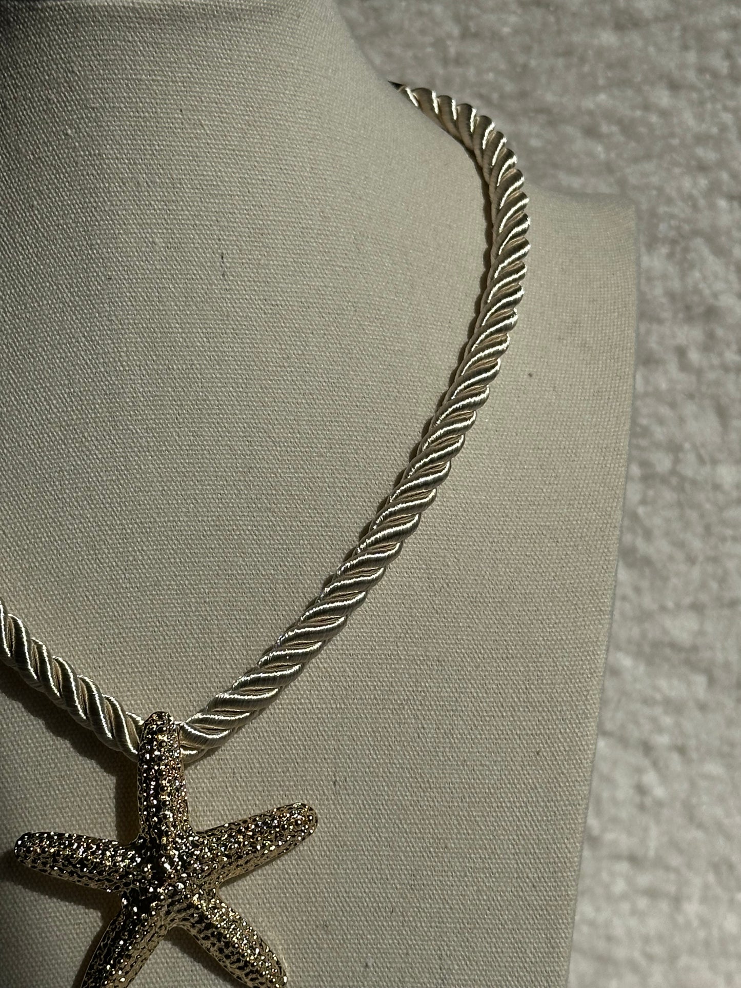 COLLAR CORDÓN ESTRELLA
