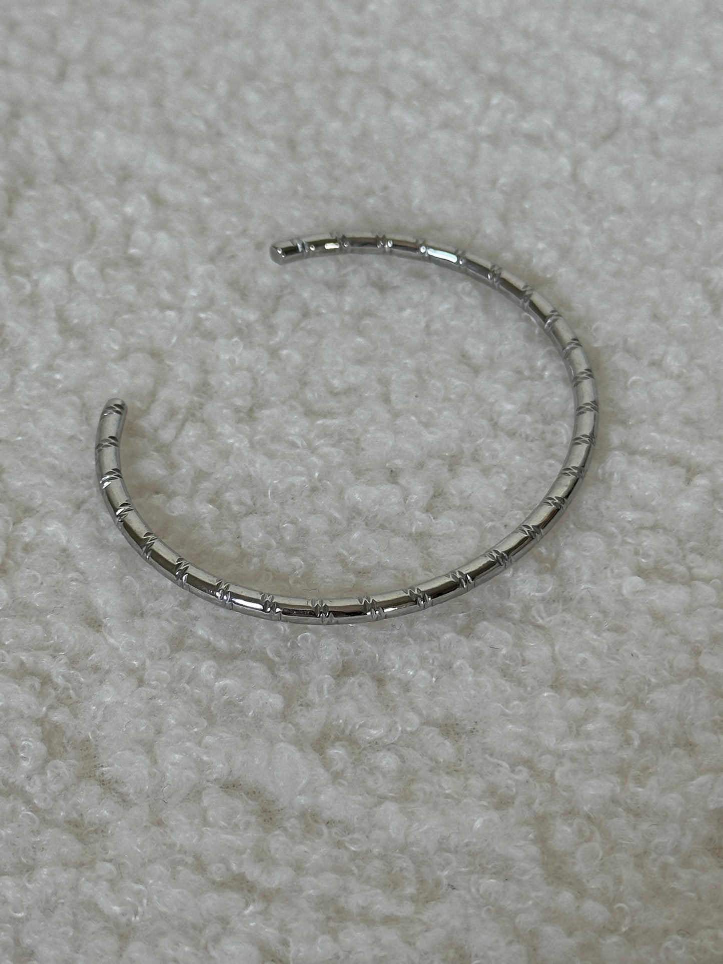 BRAZALETE RÍGIDO GRABADO