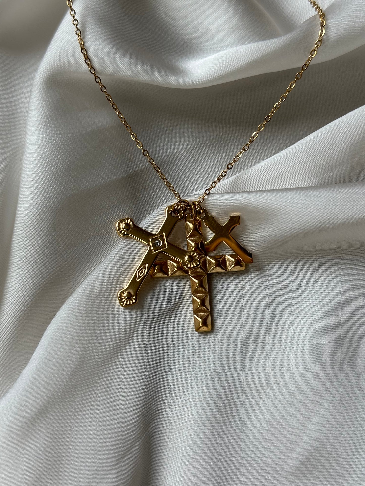 COLGANTE CRUCES