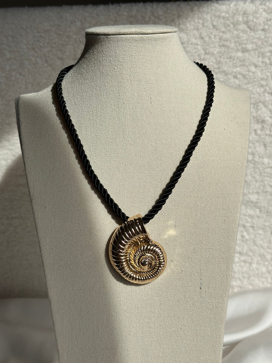 COLLAR CORDÓN CARACOLA