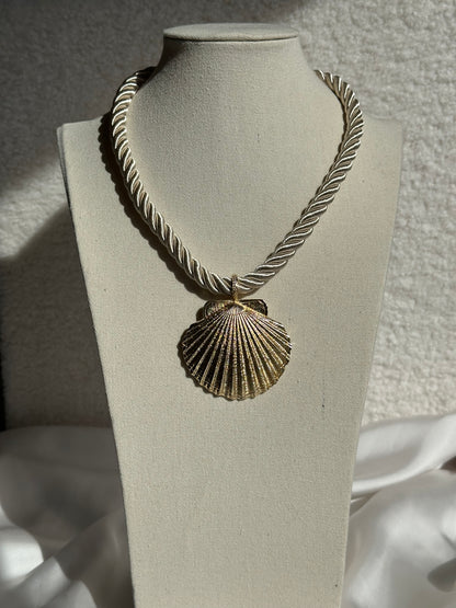 COLLAR CORDÓN CONCHA