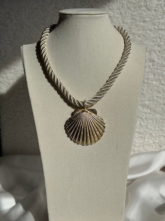 COLLAR CORDÓN CONCHA