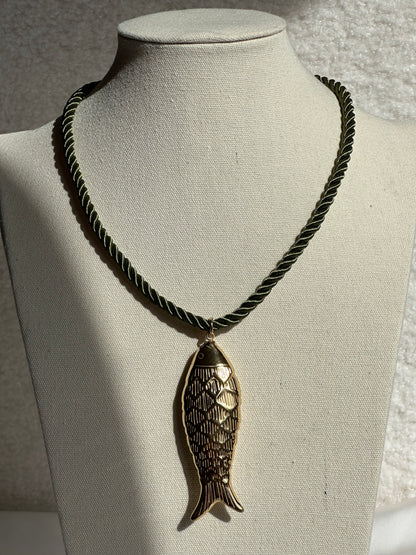COLLAR CORDÓN PEZ