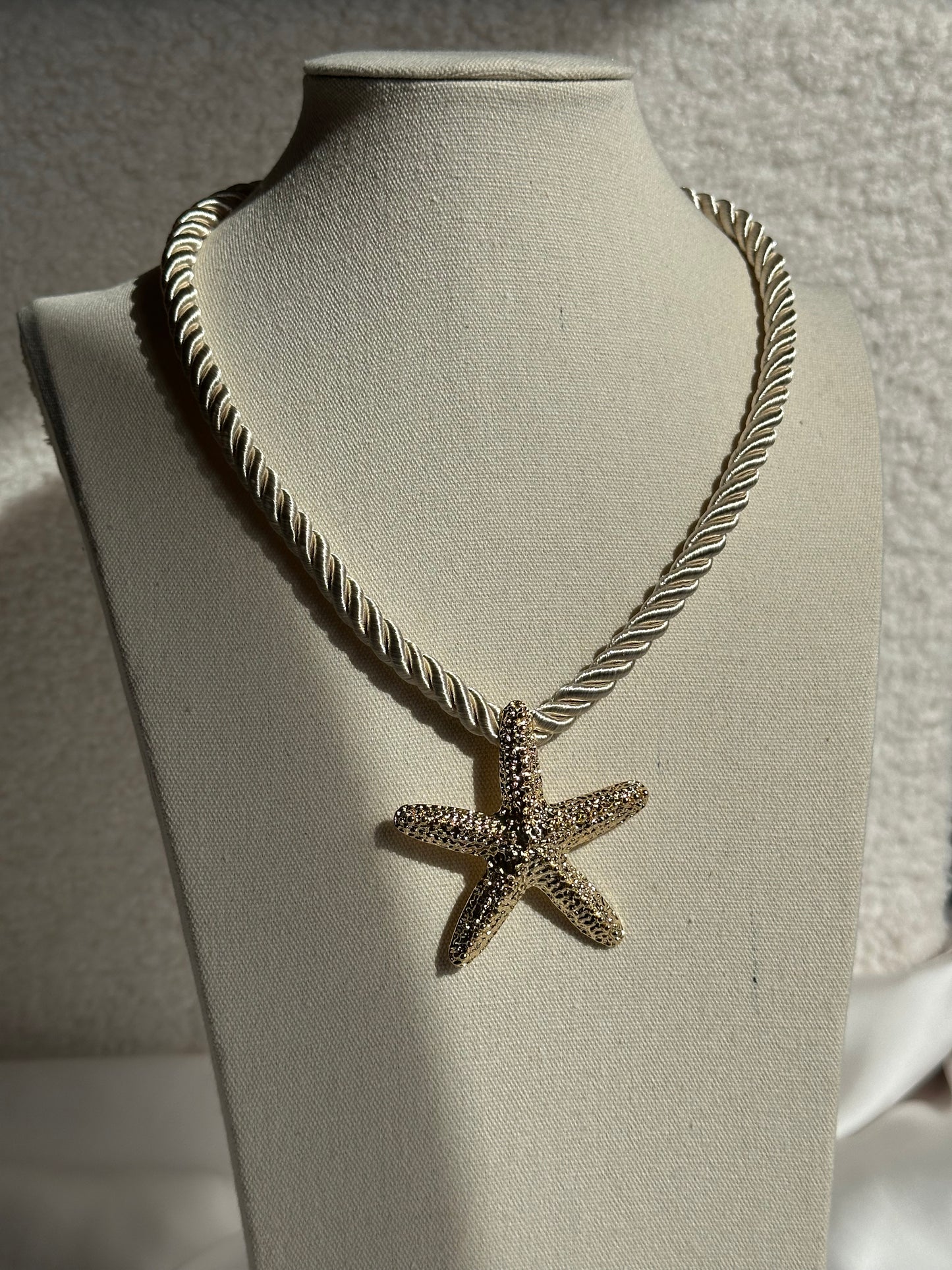 COLLAR CORDÓN ESTRELLA