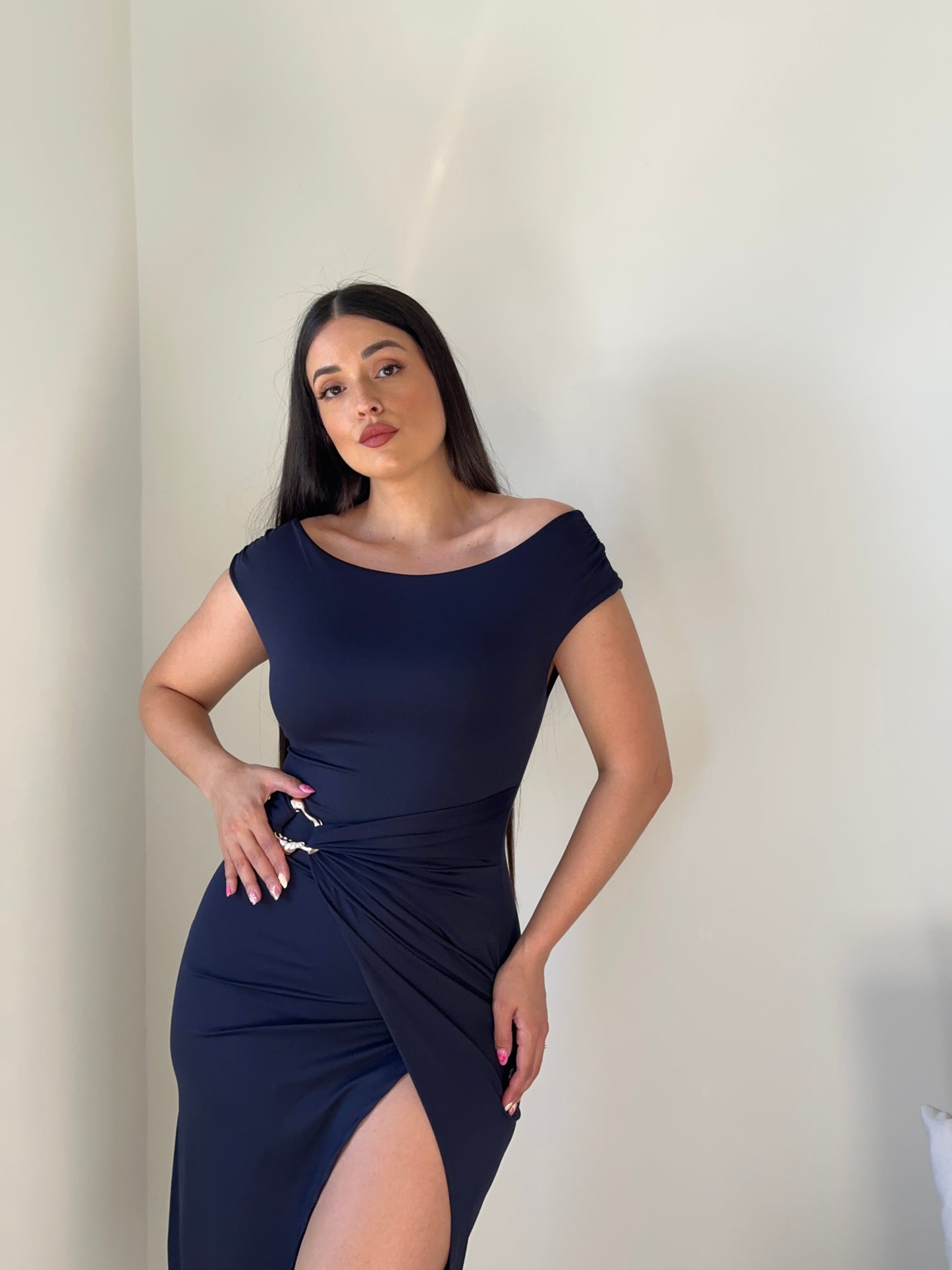 VESTIDO MIDI DRAPEADO APLIQUE