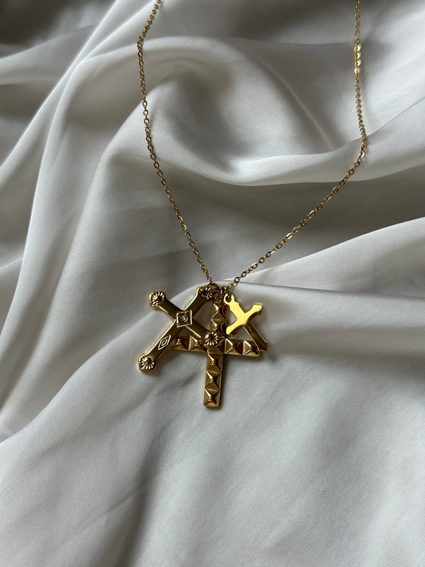 COLGANTE CRUCES
