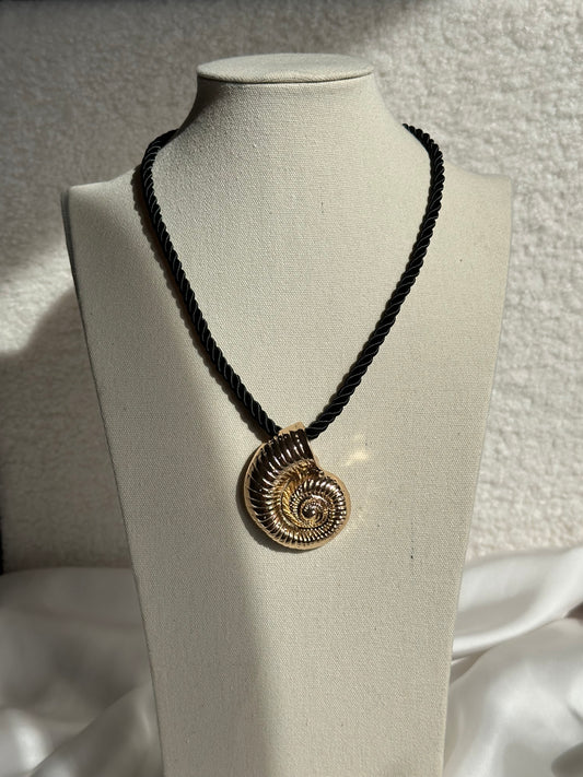 COLLAR CORDÓN CARACOLA