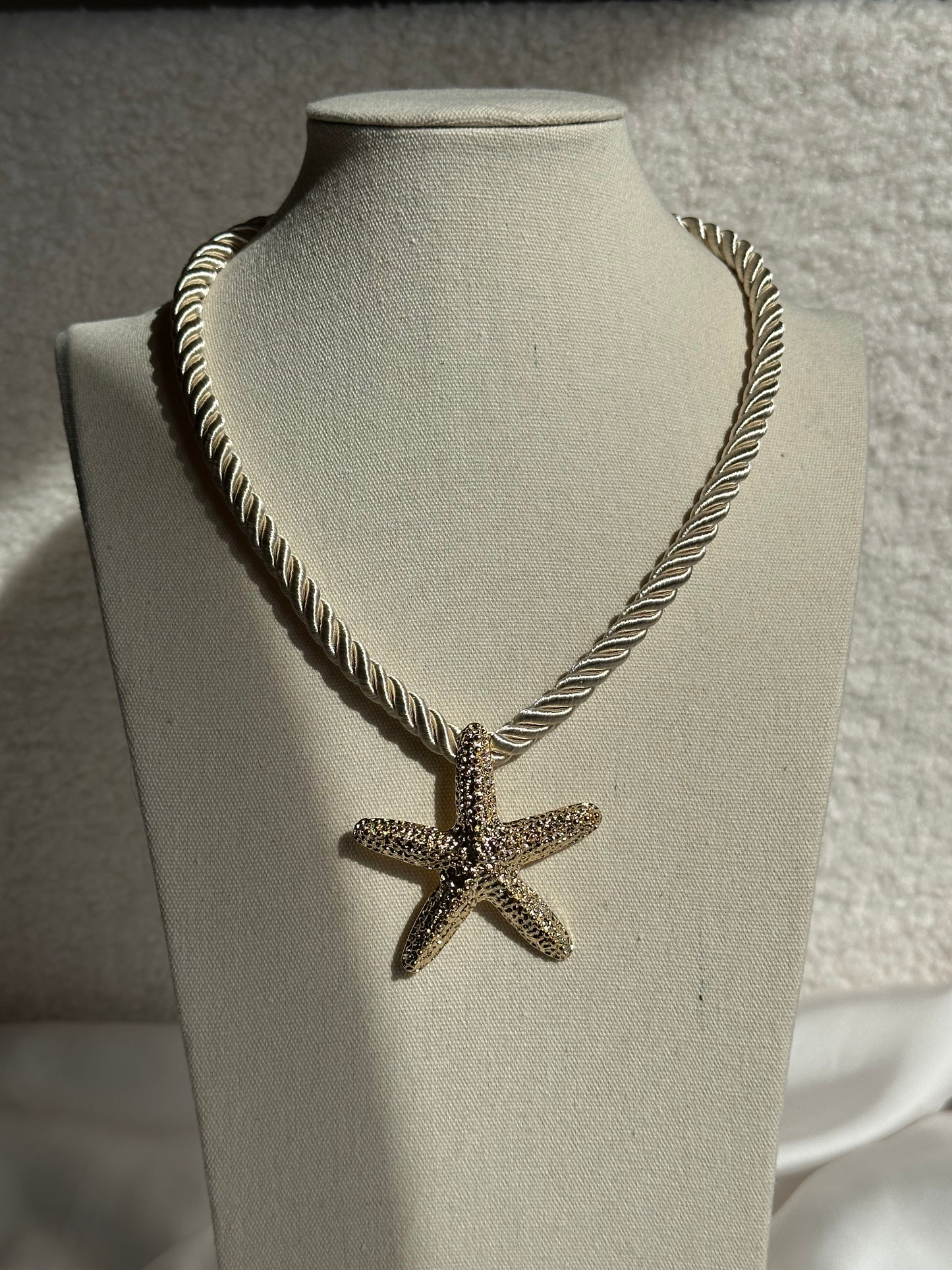COLLAR CORDÓN ESTRELLA