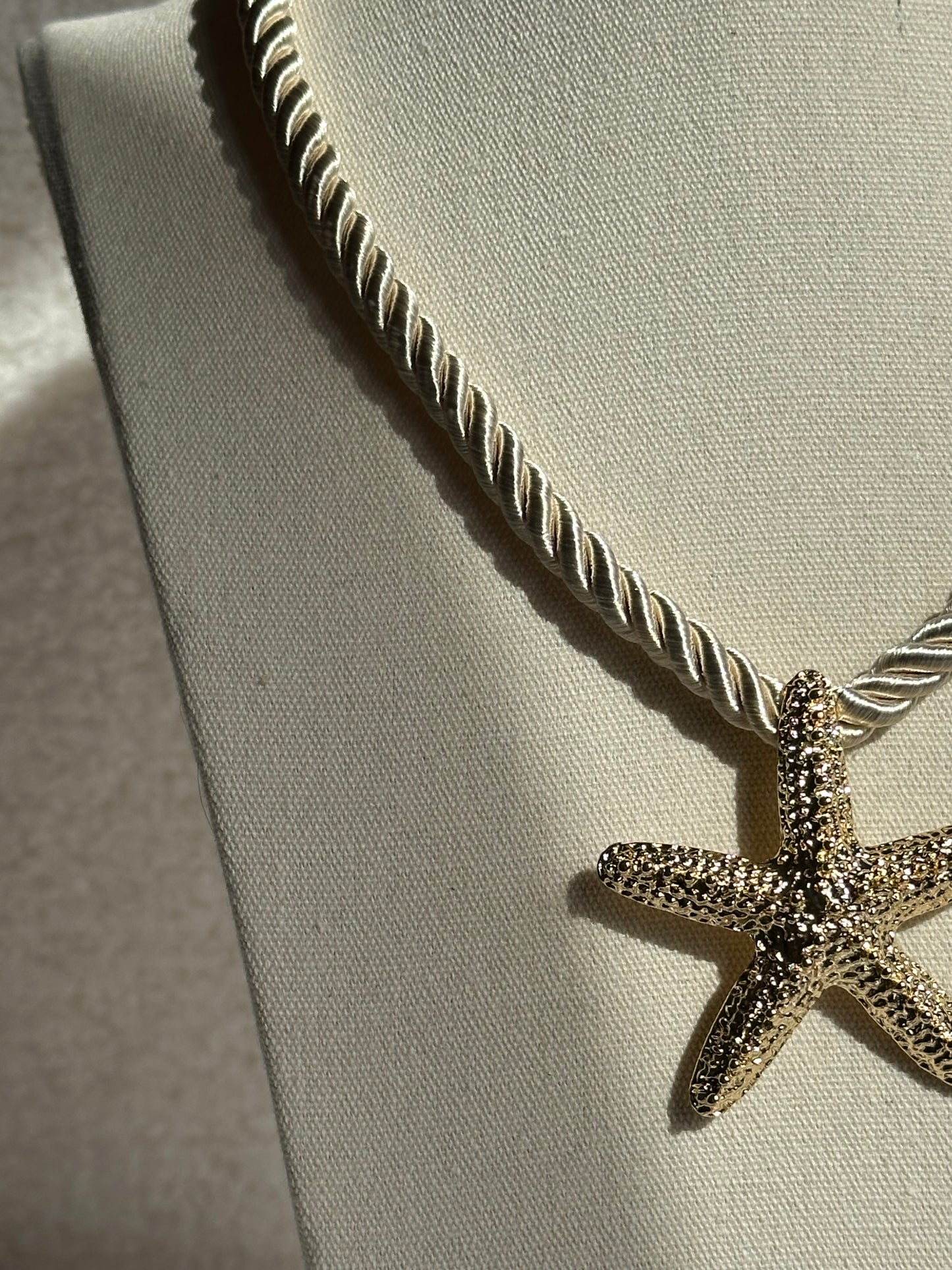 COLLAR CORDÓN ESTRELLA