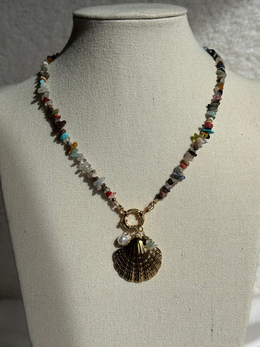 COLLAR PIEDRA COLORES CONCHA
