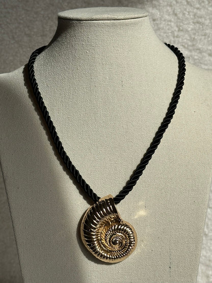 COLLAR CORDÓN CARACOLA