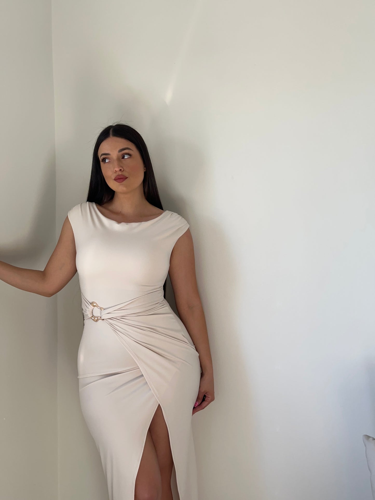 VESTIDO MIDI DRAPEADO APLIQUE
