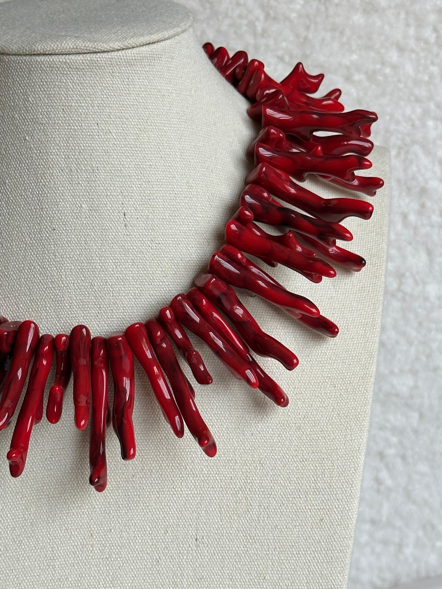 COLLAR CORAL ROJO