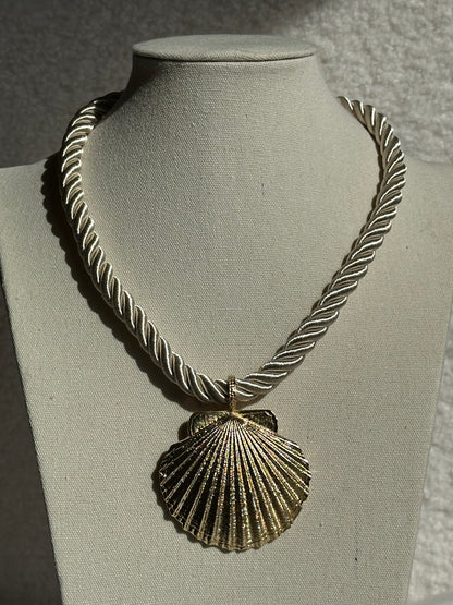 COLLAR CORDÓN CONCHA