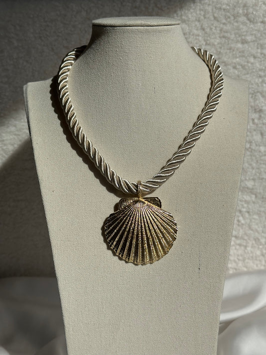 COLLAR CORDÓN CONCHA